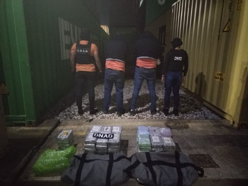 Detienen a dos hombres por presunta contaminación de contenedores con droga