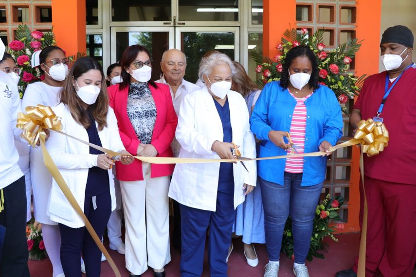 Miembros del MINSA estuvieron en la ceremonia de inauguración