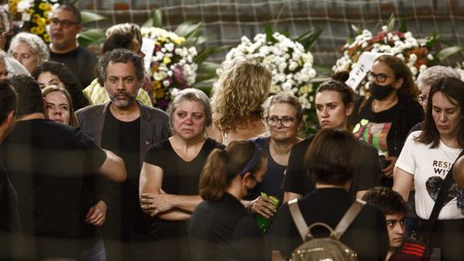 Citando varios testigos, la policía relató que Da Rocha proclamó su apoyo a Bolsonaro antes de disparar su arma.