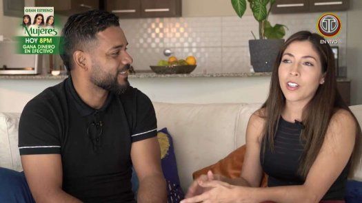 Daniel Domínguez conversa con Sara Rivera.