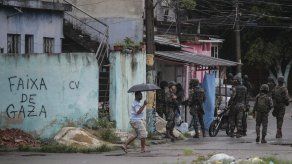Ejército actúa en favelas de Río con incógnitas sobre límites intervención