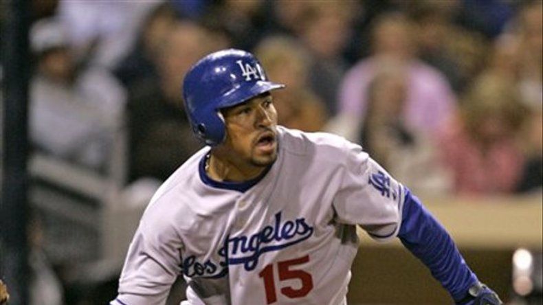 Fuente AP: Furcal se queda en los Dodgers