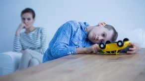 Olas y surf: una terapia para estimular a niños con autismo en Panamá