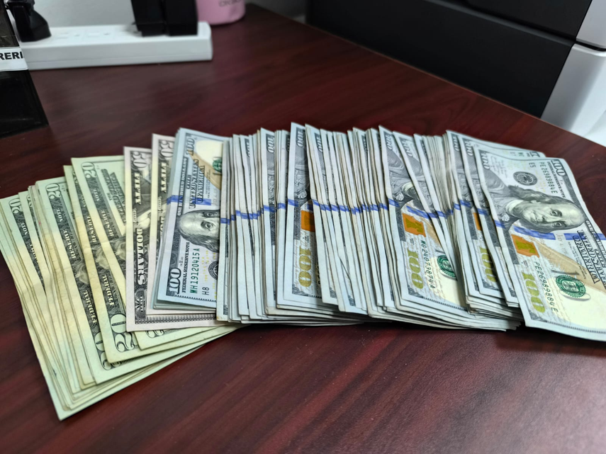 Aduanas retiene B/.10 mil a pasajero peruano&nbsp;