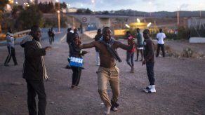 Melilla: Cientos de inmigrantes corren a España