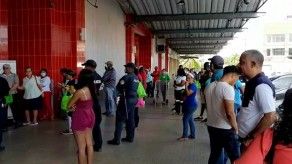 Gran aglomeración provoca en Colón el pago de los jubilados