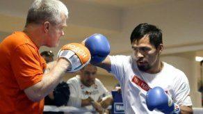 Pacquiao todavía no ha decidido quién le dirigirá en combate ante Matthysse