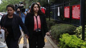 Inmigrante hondureña enferma logra salvarse de deportación en EEUU