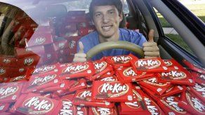 Hershey obsequia 6.500 barras de chocolate a universitario