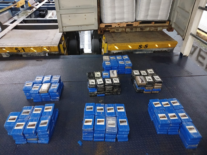 255 paquetes de presunta droga fueron incautados