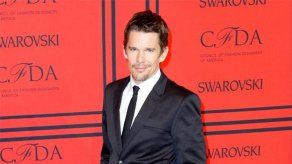 Ethan Hawke sabe que su trabajo hace sufrir a su mujer