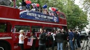 Expatriados de EEUU piden en Londres votar contra Trump