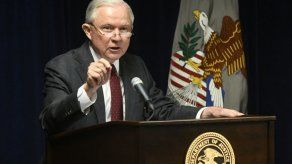EEUU: Juez suspende una deportación y amenaza a Sessions