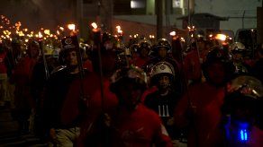 Más de 2 mil bomberos marcharon en tradicional Desfile de Antorchas