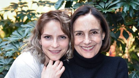 Paulette Hernández y Diana Bracho compartiendo experiencias y tips para interpretar a Leonora en Cuna de Lobos.