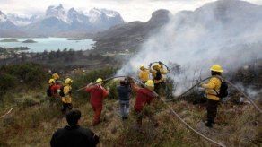 Un muerto y 8.000 hectáreas arrasadas en nuevo incendio en Chile