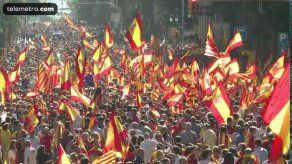 Cientos de miles se manifiestan en Barcelona contra independencia de Cataluña