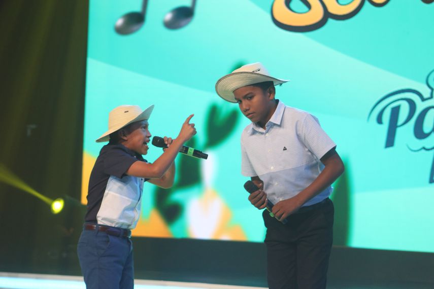 Dilan Garay y Ricauter Ortega durante la final de Semillitas A Lo Panameño 2022.