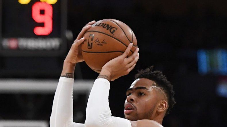 Russell y Randle tiran de unos renacidos Lakers ante Nets