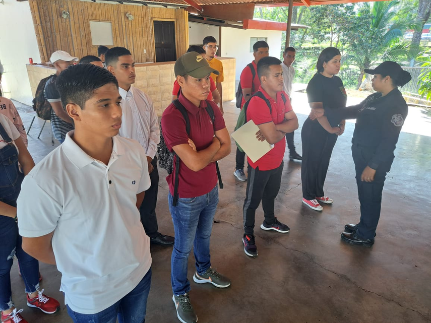 Jóvenes participaron del proceso de inscripción en David