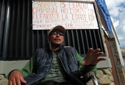 Ecuatoriano cumple 50 días en huelga ante la embajada de Panamá