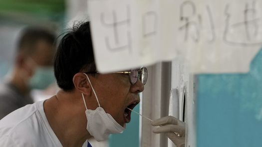 China ha mantenido su política de “cero COVID” pese a los costes económicos y sociales.