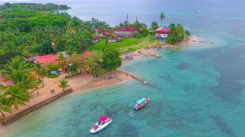 Isla Colón, Bocas del Toro. Dentro del pabellón del MEF se presentan detalles del ambicioso plan de inversión que se desarrolla, el cual incluye la construcción de carreteras, la edificación de escuelas, la ejecución de instalaciones de salud y deportivas de vanguardia, así como otras infraestructuras fundamentales para el desarrollo de Bocas del Toro. Isla Colón, Bocas del Toro. Dentro del pabellón del MEF se presentan detalles del ambicioso plan de inversión que se desarrolla, el cual incluye la construcción de carreteras, la edificación de escuelas, la ejecución de instalaciones de salud y deportivas de vanguardia, así como otras infraestructuras fundamentales para el desarrollo de Bocas del Toro.
