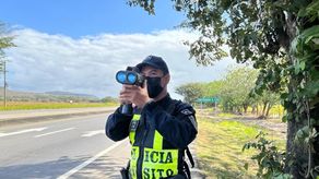 Agentes de la Policía Nacional también tienen competencia para hacer cumplir el Reglamento de Tránsito. Agentes de la Policía Nacional también tienen competencia para hacer cumplir el Reglamento de Tránsito.