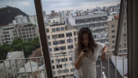 Para humoristas brasileños, hacer reír se volvió una cuestión de salud mental