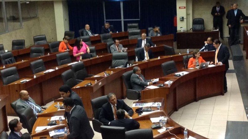 Asamblea Nacional conforma tres comisiones más, quedan pendiente dos
