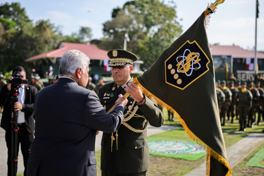 Presidente Mulino participa del acto de cambio de mando del SENAFRONT donde el comisionado Larry Solís asume la Dirección General.