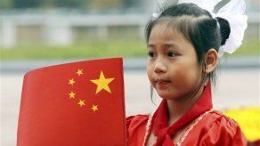 Detalle de Vietnam con bandera de China: sobró una estrella