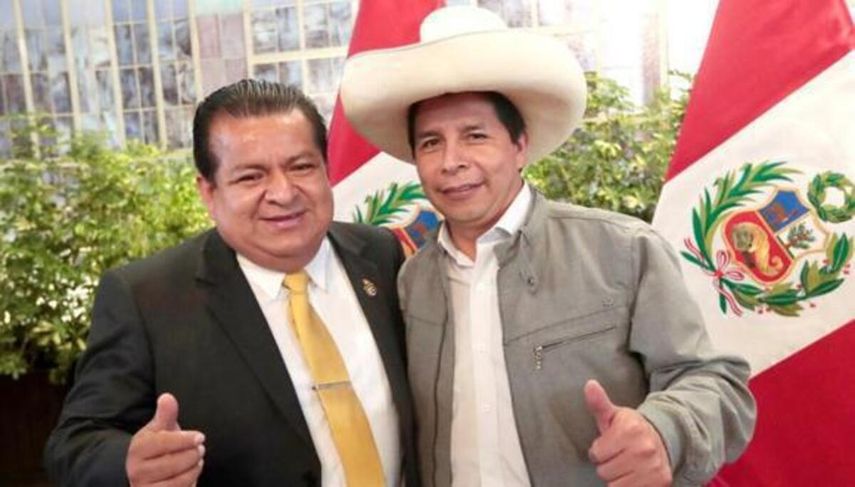 Bruno Pacheco junto al presidente de Perú
