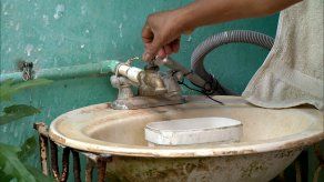 Residentes de Santa Cruz en Pedregal exigen agua potable