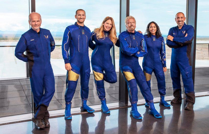 Richard Branson volará el domingo desde Nuevo México junto a otros tres tripulantes y dos pilotos.