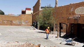 Demuelen supermercado que se incendió en Asunción y dejó 364 muertos