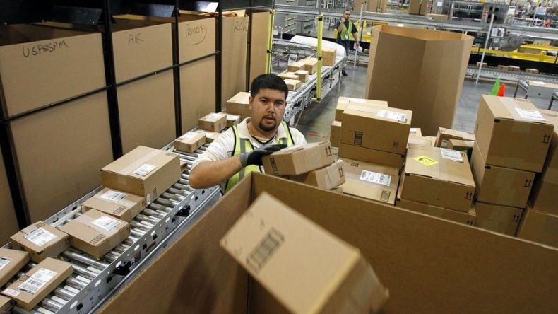 Alta competencia en EEUU para envíos en Navidad