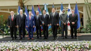 La Cumbre del SICA comienza sin Bukele y despidiendo al presidente Varela