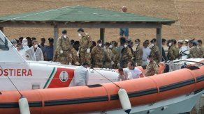 Aumentan a 143 las víctimas mortales del naufragio de los inmigrantes