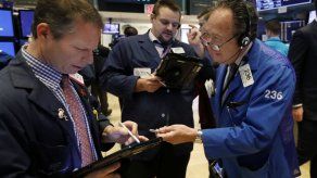 Wall Street cierra con alza ligera