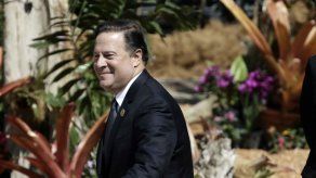 Presidente Varela sale del país en viaje personal con su esposa e hijo