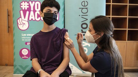 Vacunas Pfizer y Moderna no causan infertilidad masculina, según estudio