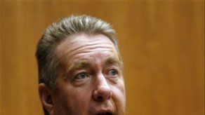 Víctima de OJ Simpson niega tener su anillo