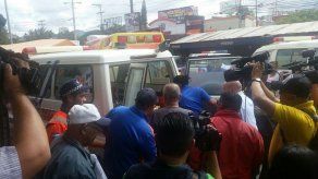 Un muerto y una docena de heridos al caer autobús a una hondonada en Honduras