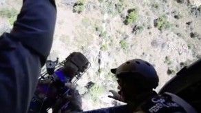 Rescatan de un acantilado a indocumentado mexicano