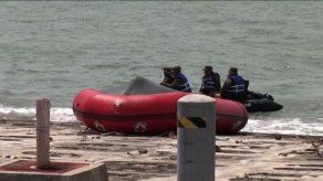 Continúa búsqueda de decenas de desaparecidos en naufragio de Filipinas