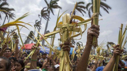 Miles de católicos participan en procesión del Domingo de Ramos en Managua