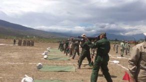 Venezuela realiza ejercicios militares en frontera con Colombia
