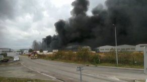 Un incendio en una planta industrial en Francia hace temer la contaminación del río Sena