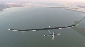 Avión solar Solar Impulse inició su viaje a través de EEUU